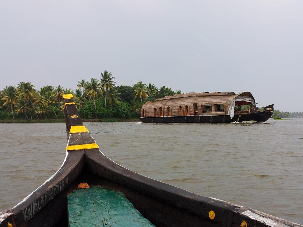 Вилла Marari Dreamz Alappuzha Экстерьер фото